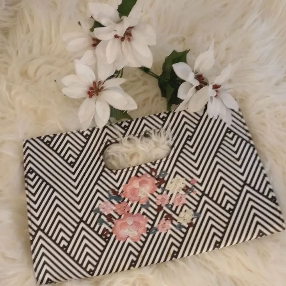 🆕👜Large Chevron Floral Print Envelope Clutch